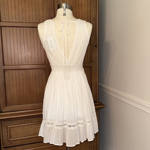 ILLA ILLA Deep V Neck Dress NWT, Size Small - Picture 3 of 12